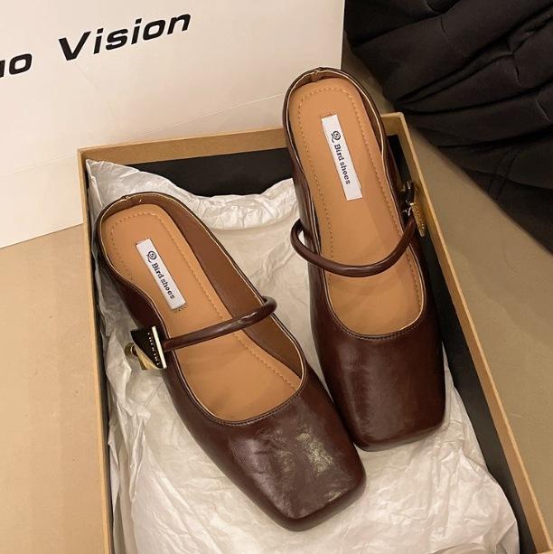 С полутапочками-мешками на плоской подошве 2025 года, женщины носят модные тапочки весной и летом, нежные туфли Мэри Джейн и юбки