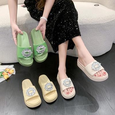 Модные новые летние тапочки с пряжкой из кристаллов и камней, женские босоножки на платформе, утолщенные каблуки, шлепанцы для улицы, женские туфли-маффины