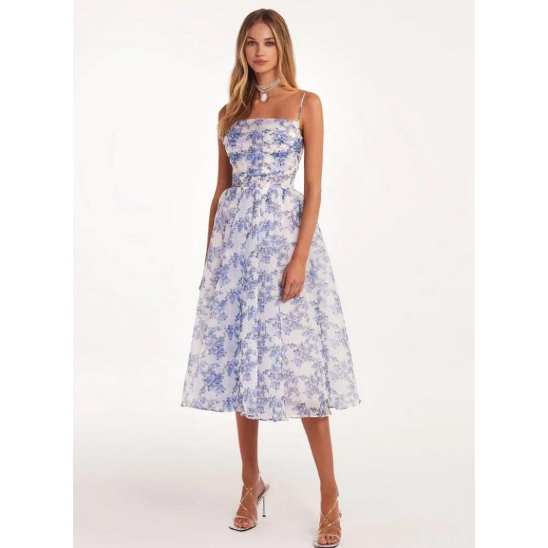 Весенне-летняя женская мода с открытыми плечами из шифона. Атмосфера феи в темпераменте вечернего платья.