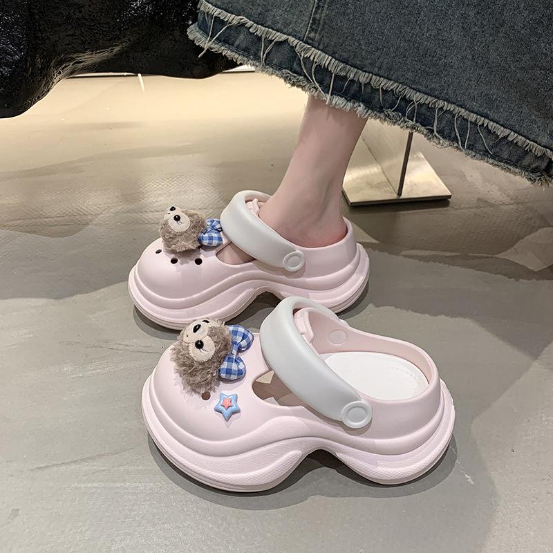 Height-increasing thick-soled hole shoes are fashionable and versatile, non-slip and non-smelly for external wear, cool slippers for feet, indoor home
