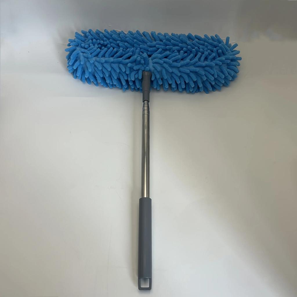Retractable cleaning brush