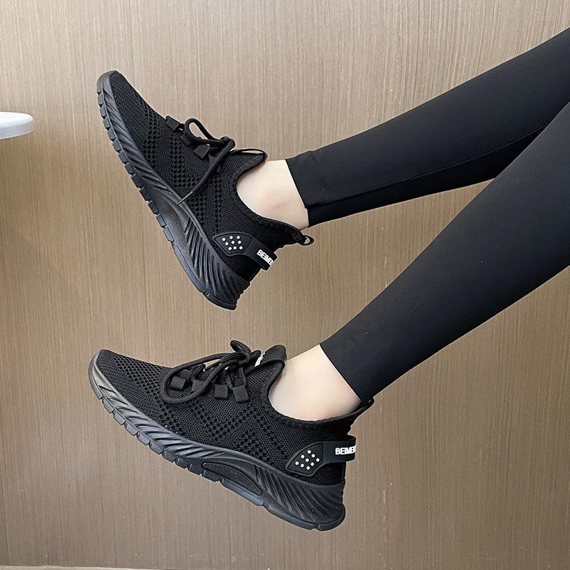 Женские кроссовки из летучей тканой сетки, новые весенние, летние и осенние, дышащие и универсальные, повседневные и легкие, с мягкой подошвой для бега
