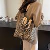 Leopard Large-capacity Fashion Leopard Print Bag Women's New Autumn and Winter Casual Tote Bag Shoulder Messenger Bag