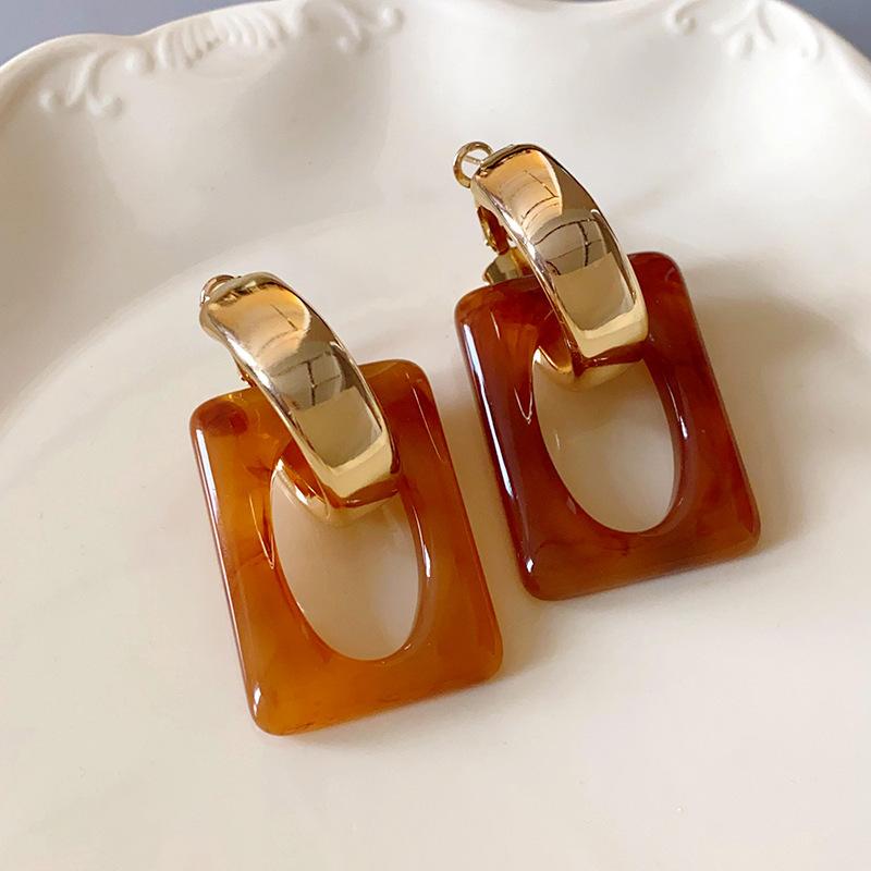 Геометрические серьги цвета кофе Майяра 2025, серьги-пусеты с темпераментом высокого класса и легкой роскошью, нишевые серьги в ретро-стиле