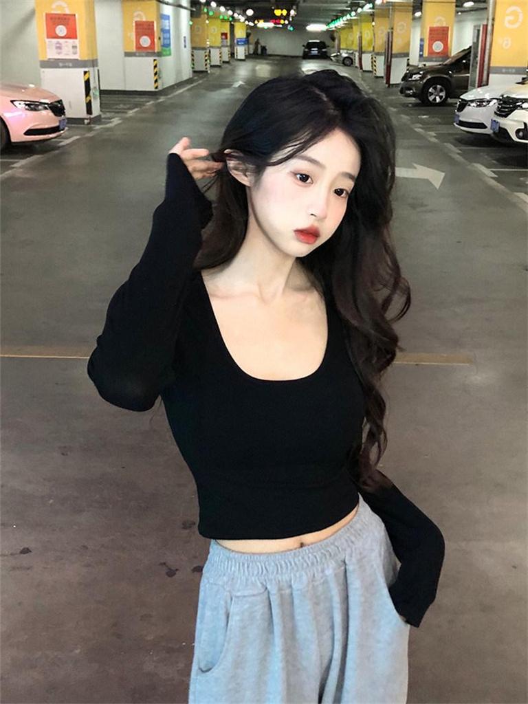 Осень 2023 Pure Desire U-образный вырез Slim-Fit с длинным рукавом Белая футболка для женщин