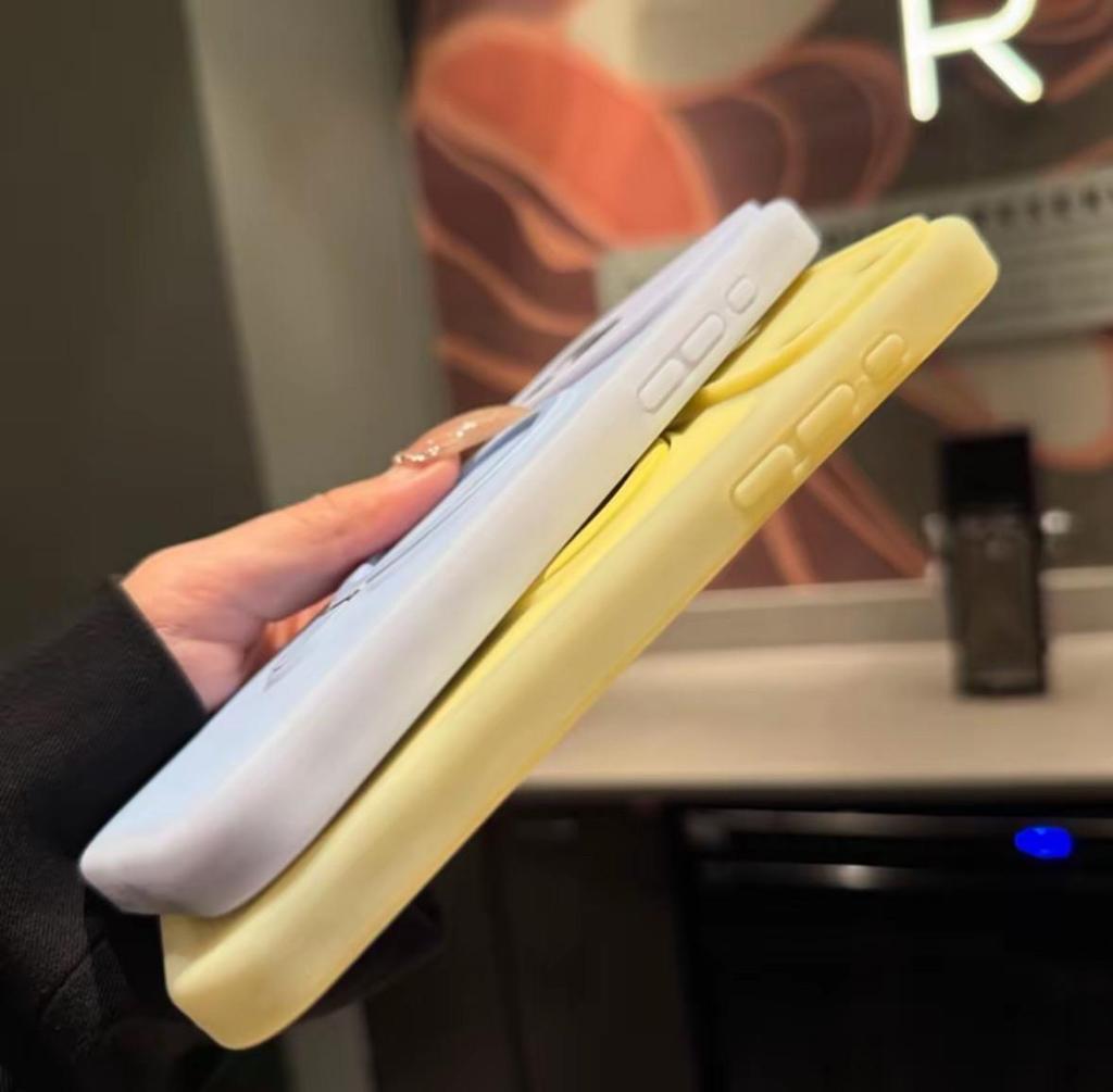 Чехол-подставка из жидкого силикона с магнитом для iPhone 17 для Apple 16 Pro Max/15 Pro