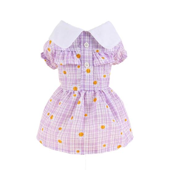 Платье для домашних животных с отложным воротником и короткими рукавами. Очаровательное платье-пуловер в клетку с цветочным принтом.