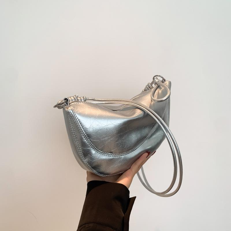 The New Bag Is Personalized and Beautiful, Niche Design, Casual Women's Messenger Bag, Simple Summer Saddle Bag.