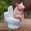 Миниатюрная статуэтка свиньи Свинья, сидящая на унитазе Мини-игрушка животное