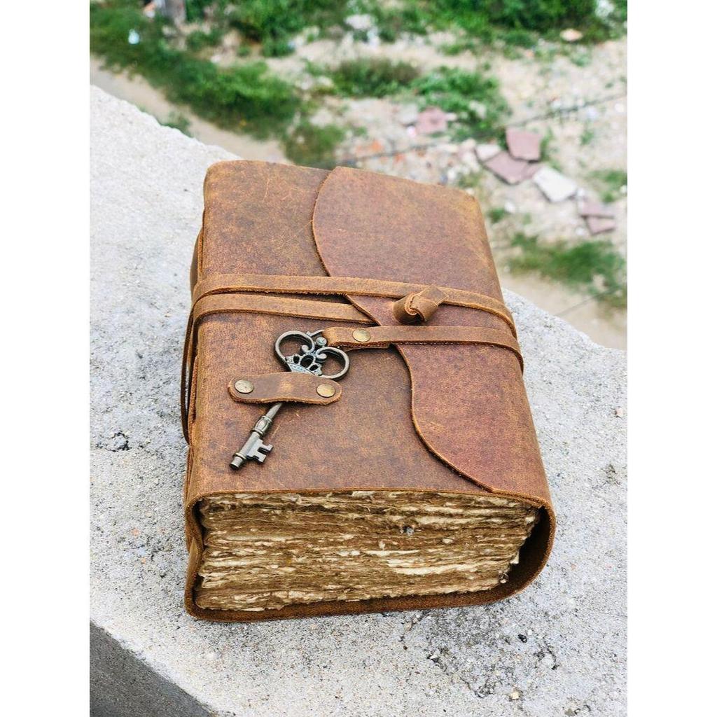 Кожаный журнал на 400 страниц с ключом — старинная бумага ручной работы с краями, винтажный кожаный журнал — Книга теней — отличный подарок