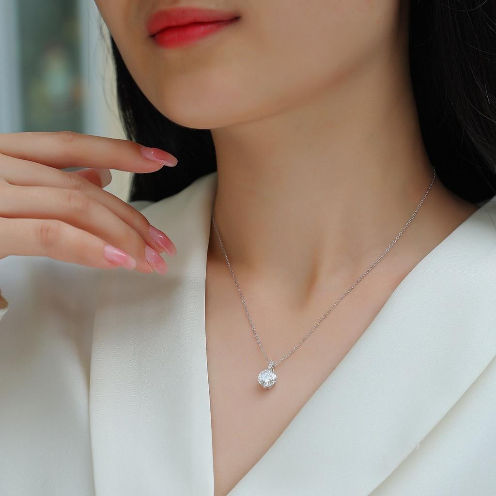 S925 Silver Necklace 2 Carat Moissanite Chain Ins Wind Collarbone Chain Pendant