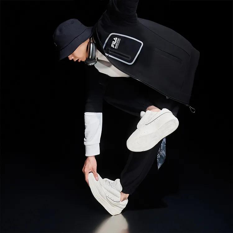 FILA Mix White Dancer Coverage Low top Skateboard Shoes Men's Snow Box (Unisex) Skate Shoes F12M332206FSW