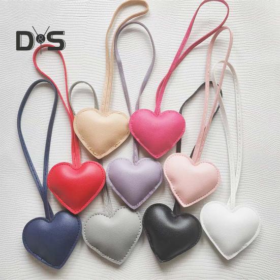 Подвеска для сумки в форме сердца из искусственной кожи, брелок для ключей, яркий цветной декор для сумки, аксессуар для автомобильного ключа