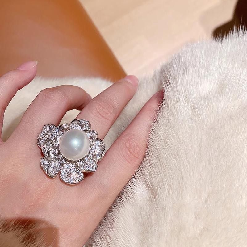 Эстетическое кольцо Huitan Aesthetic Flower с блестящим цирконием, роскошное женское вечернее украшение с имитацией жемчуга, великолепные изящные аксессуары