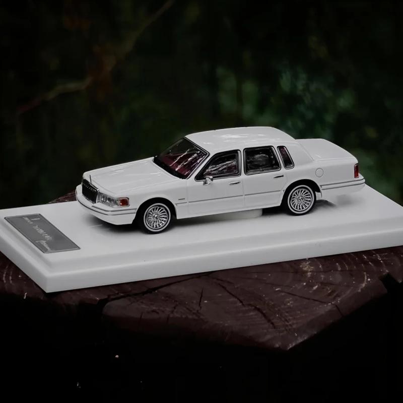 Mk 1:64 Lincoln Town Car Apa-opo Hec Limited Edition Simulation Alloy Small-scale Diecast Model Custom Toys Decorative Gifts