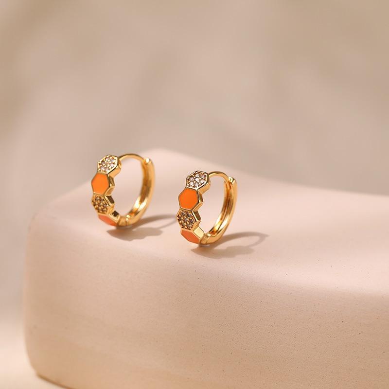 Тонкие серьги-кольца с покрытием K Gold, медь, инкрустация цирконами, эмаль, для женщин