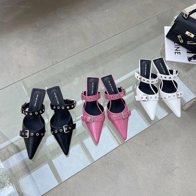 Мода Модные женские тапочки с острым носком Летние уличные шлепанцы Тонкие низкие каблуки Черный Белый Розовый Дизайн с заклепками Модные уличные мюли Обувь