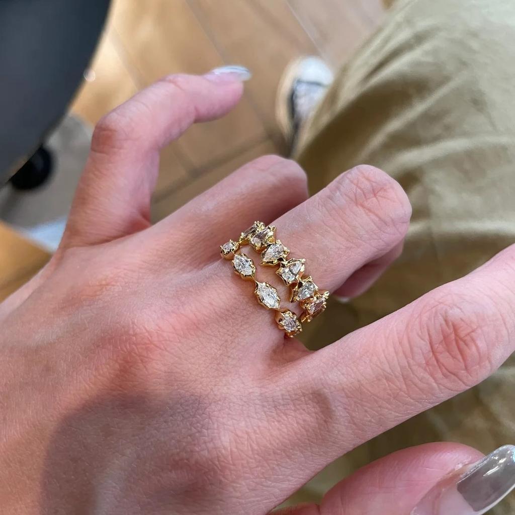 Французское Ретро Простое Нишевое Дизайн Кольцо с Высокоуглеродистым Бриллиантом Высокое Чувство Неровный Край Ряд Бриллиантов Наслоение Ношение Кольца на Мизинце Женщина