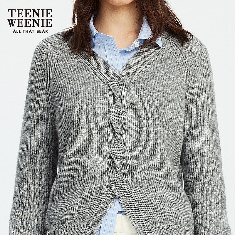Teenie Weenie Women's Retro Cable Knit V-Neck Sweater