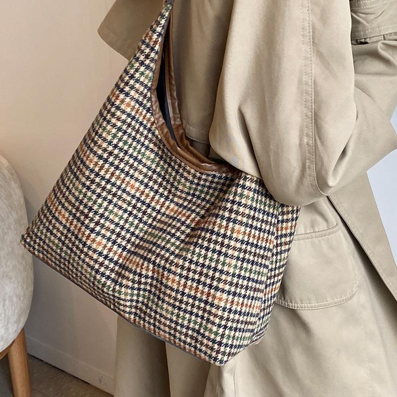 Модная клетчатая сумка для женщин с большой вместимостью, осень и зима, новая корейская версия, контрастная универсальная сумка через плечо