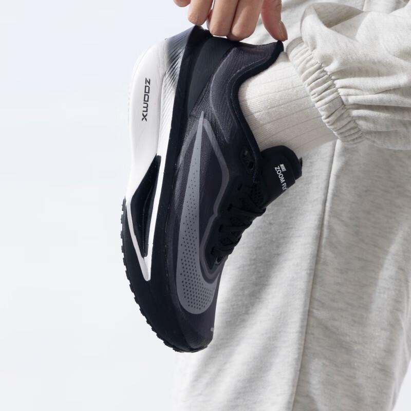 Nike Women's Zoom Fly 6 Running Shoes