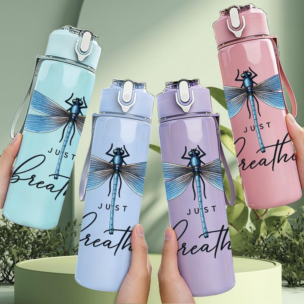 1PC Dragonfly Be Gentle Hand Letter Print 750ml Color Plastic Sports Water Bottle Leakproof Flip Straw Lid Suitable for Sports Office Home Use