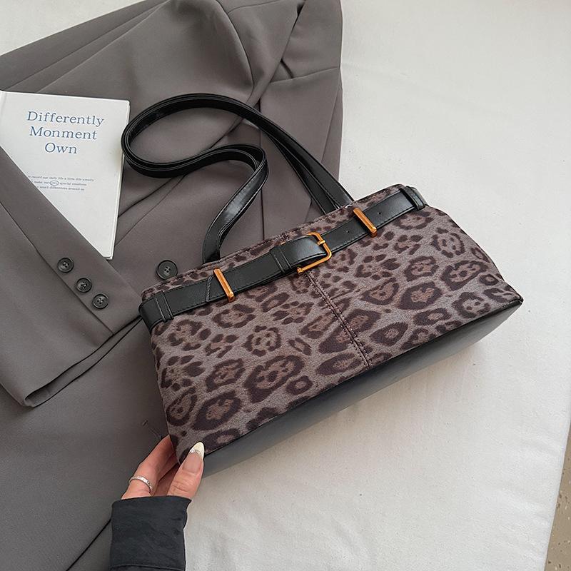 Premium Texture Retro Leopard Print Single Shoulder Underarm Bag Women's 2025 New Autumn and Winter Large-capacity Commuter Baguette Bag
