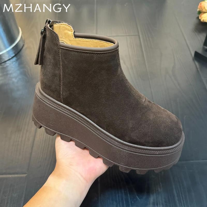Модные женские замшевые зимние ботинки на платформе, модная обувь на плоской подошве, плюшевые теплые ботильоны, тренд 2025 года, новые брендовые кроссовки, зимние уютные женские ботинки
