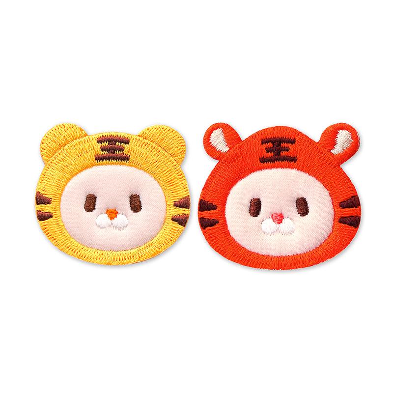 Three Love Tiger Год Тигра Голова Милая Наклейка На Ткань Одежды Сумка Самоклеящаяся Вышитая Нашивка Наклейка Пуховик Брюки Наклейка Дырка