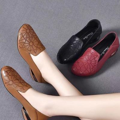 Весна и осень, мягкие кожаные туфли из искусственной кожи с вышивкой в стиле ретро, женские туфли с неглубоким носком, на низком толстом каблуке, темпераментные туфли для мам