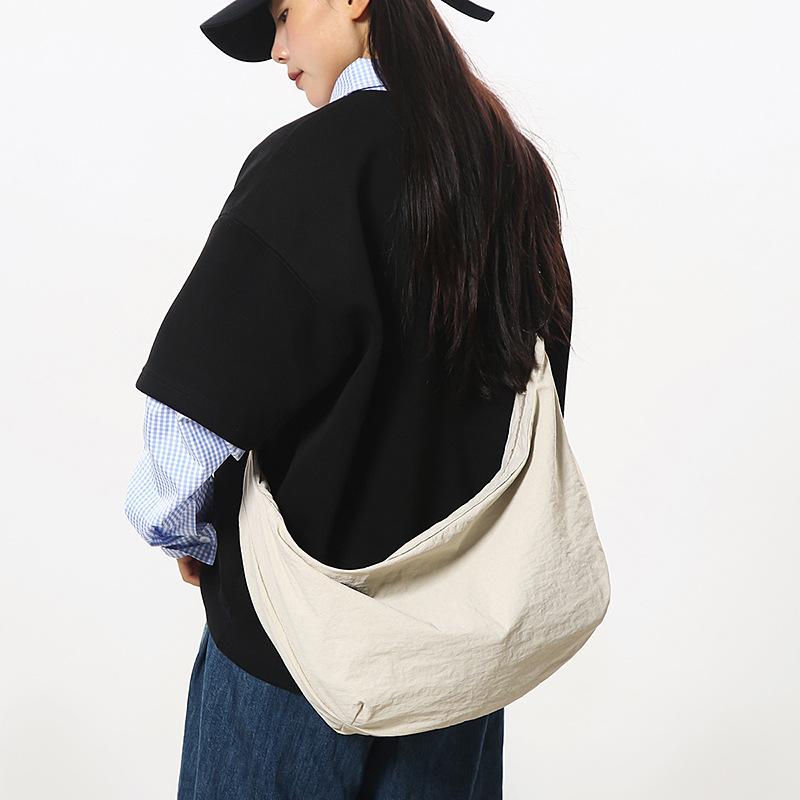 2025 Dumpling Bag Women's Simple Solid Color Lazy Wind Large Capacity Student Shoulder Bag Men's Class Korean Version Messenger Bag Bag