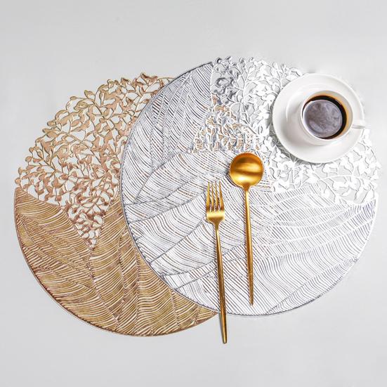 Круглые ПВХ Подставки под тарелки с узором из листьев с золотой фольгой, термостойкие, водонепроницаемые, для стола, создающие теплую атмосферу, для домашнего обеда, вечеринки, декор