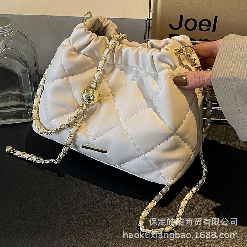 Rhombus Chain Bag Women's 2025 New Fashion Popular Shoulder Armpit Bag Large Capacity Commuter Messenger Bucket Bag