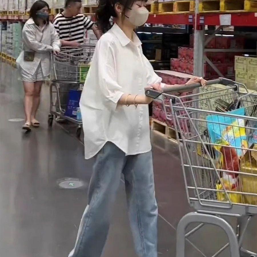 Элегантная и повседневная свободная рубашка женская летняя рубашка с рукавами средней длины и универсальное пальто в моде