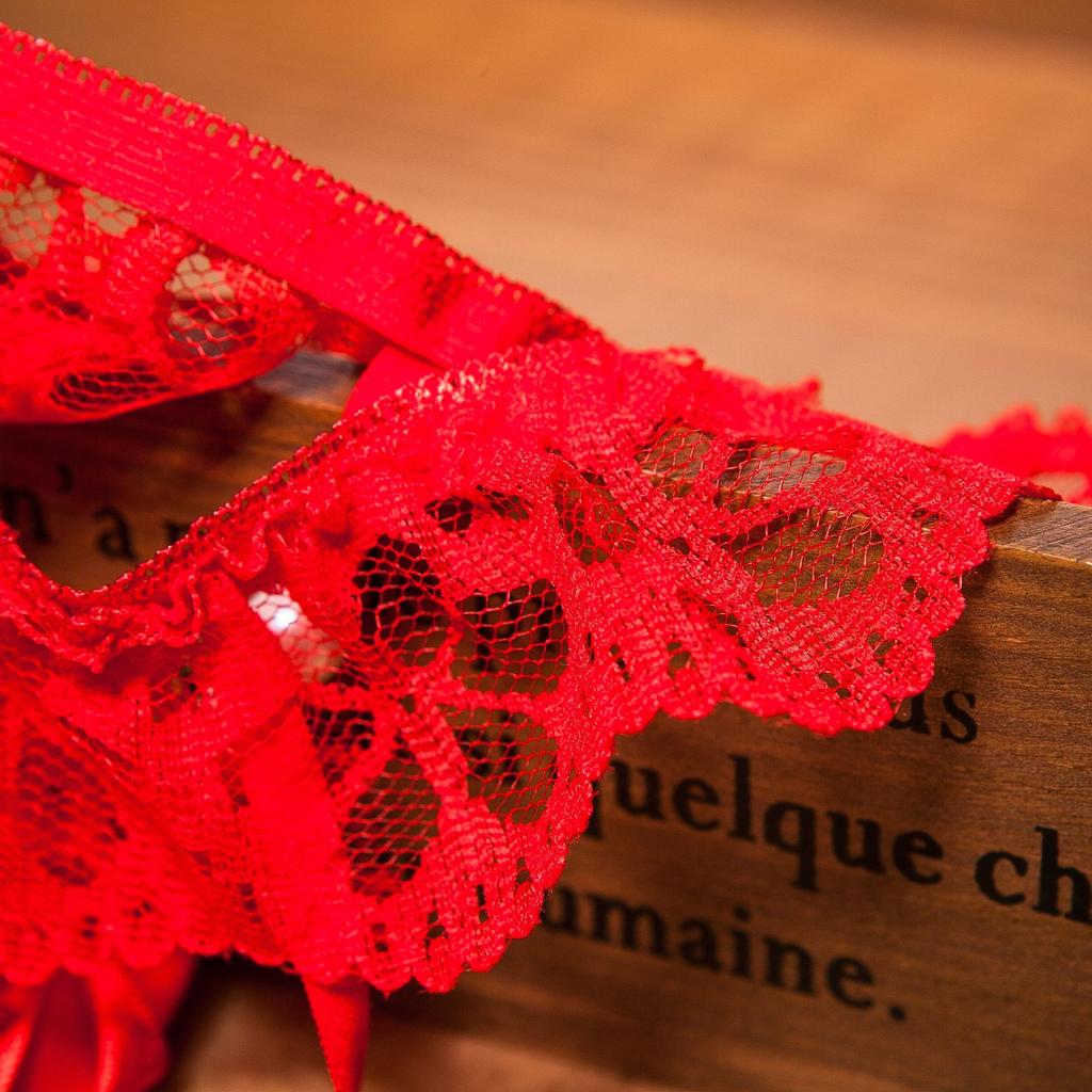 Sexy Women Lace Underwear Ladies Lingerie Crotchless Panties Pearls Beading Women's G Strings Thongs Open Crotch Sex Panty Floral Transparent Briefs