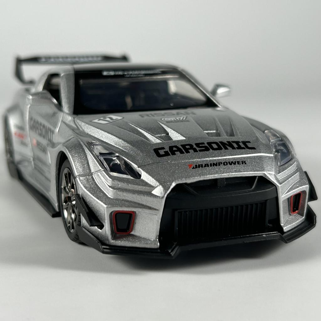 1:32 Nissan GTR CSR2 Alloy Metal Diecast Model Car Home Decoration & Collectibles Hobby Display Ornaments Holiday Present Gifts
