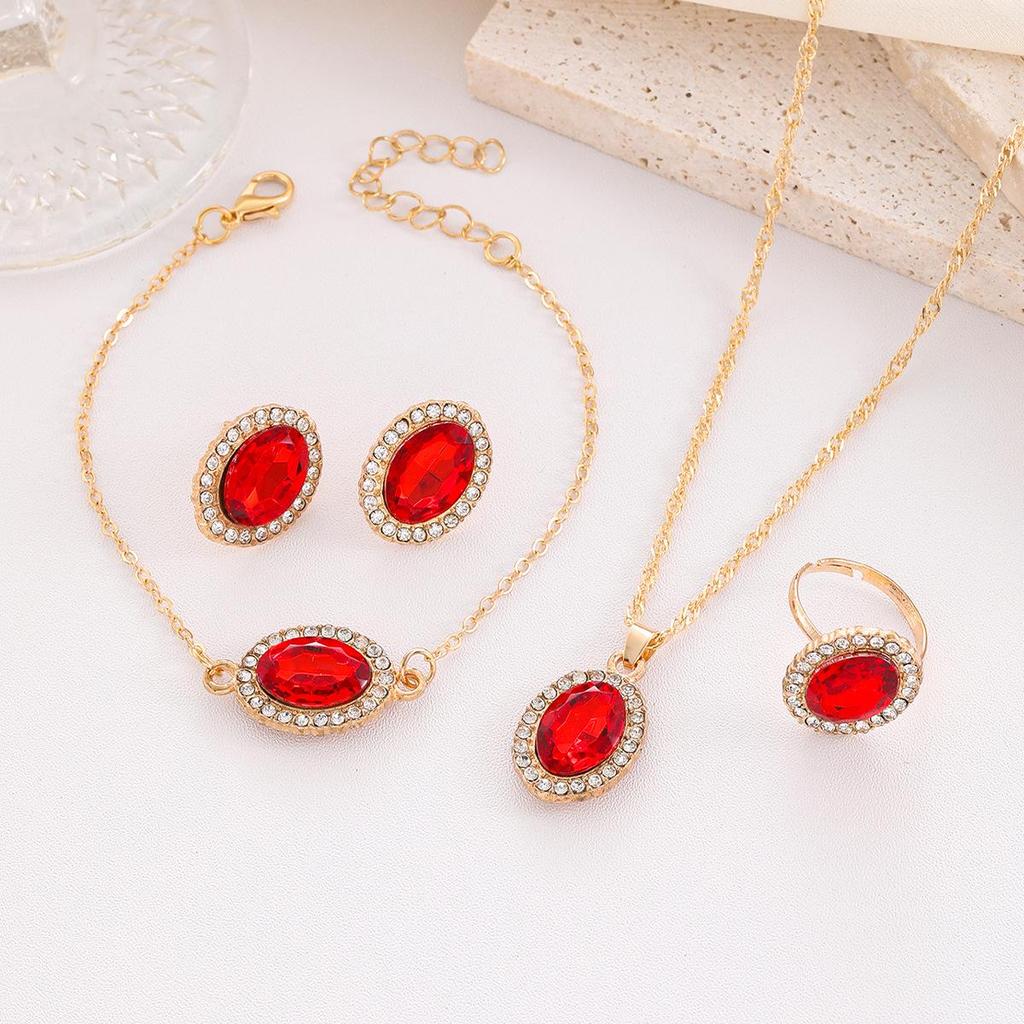 Комплект свадебных украшений с овальными бриллиантами в форме капли воды в Европе и Америке: Ожерелье, серьги и кольцо.