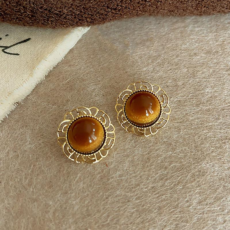 2025 Осень/Зима Женские Высококлассные Простые Серьги: Универсальный дизайн с системой цветов Майяра