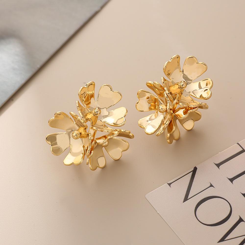 Luxury Niche Design Flower Earrings: Trendy Metal Style Studs, Elegant & Versatile for Women