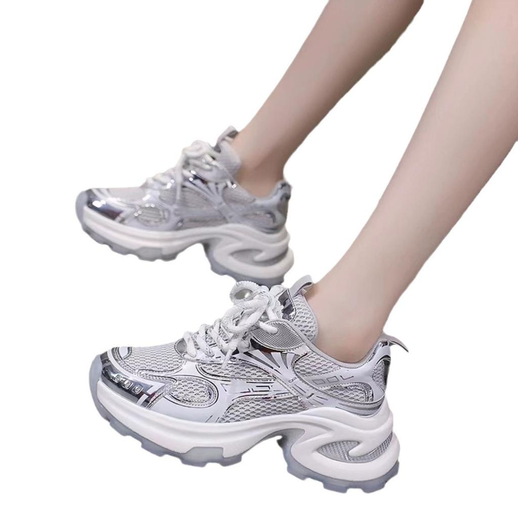 Женские кроссовки для пап на толстой подошве 2024 года, летние, новые сетчатые, дышащие и легкие, кроссовки для бега, подчеркивающие маленькие ноги и увеличивающие рост, женская обувь