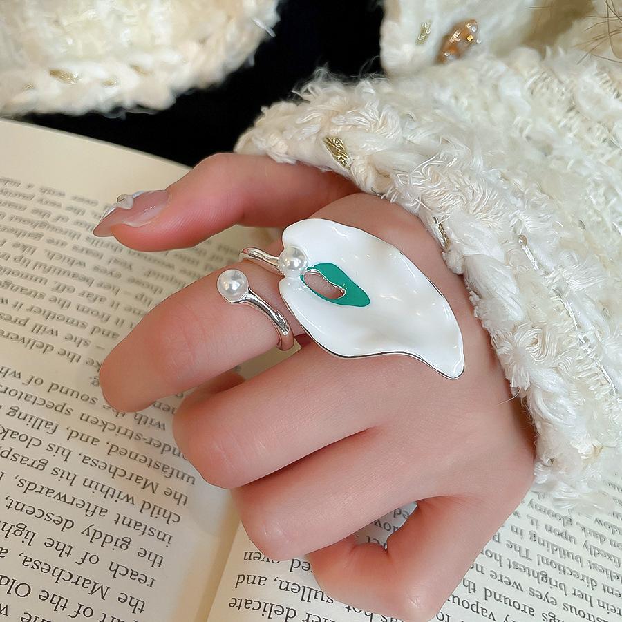Новые модные крупные серьги-подвески для женщин, зеленые и белые, двухцветная эмаль, цветок каллы, имитация жемчуга, ювелирные изделия