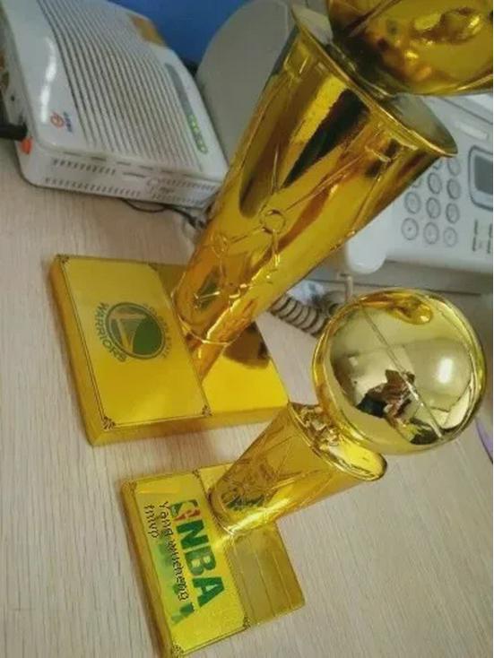 Трофей чемпиона НБА: Баскетбольные сувениры Кубка О'Брайена с изображением Карри, Коби и Джеймса