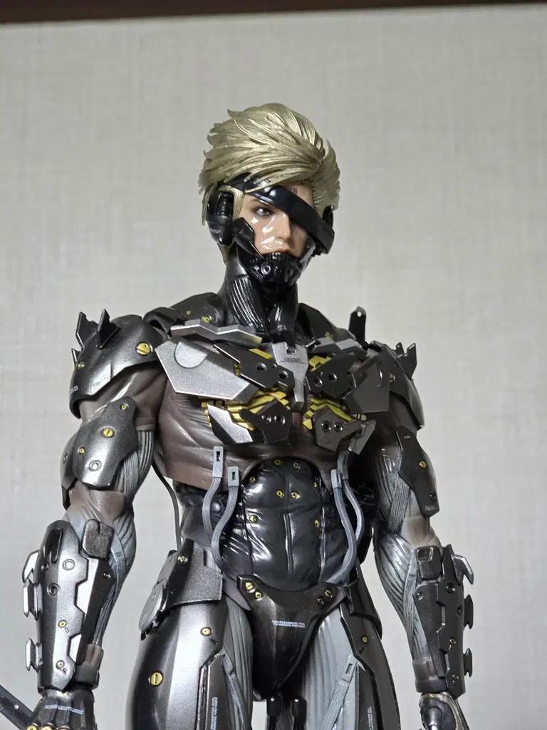 Hot Toys Metal Gear Raiden Figure Used