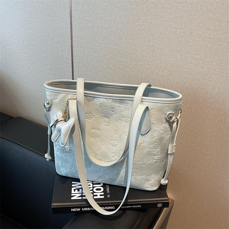 Сумка большой вместимости женская 2025 новая высококлассная студенческая сумка через плечо для занятий женская портативная дорожная сумка-тоут