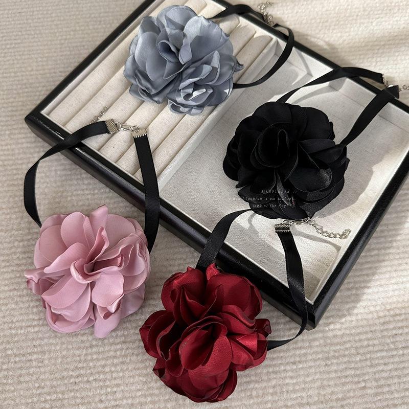 Европейско-американское модное колье с преувеличенным цветком, маленькое женское атласное колье в винтажном стиле с розой