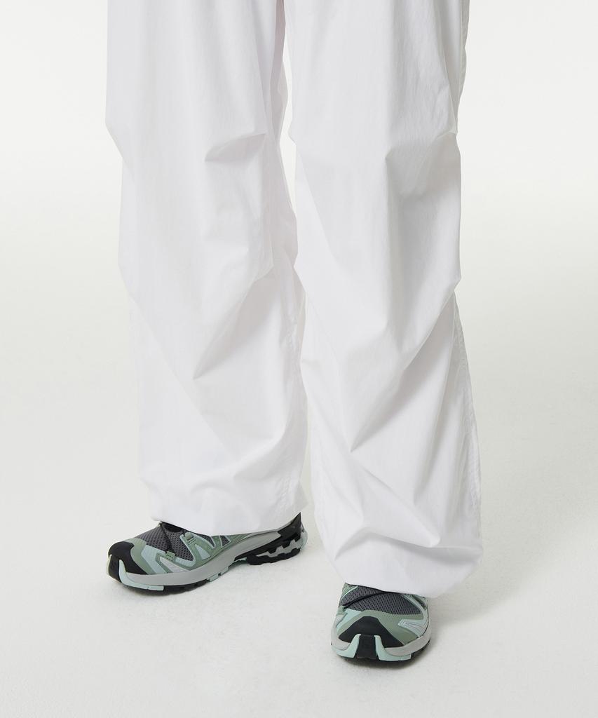 Musinsa Standard Woman Women'S Parachute Pants [White]