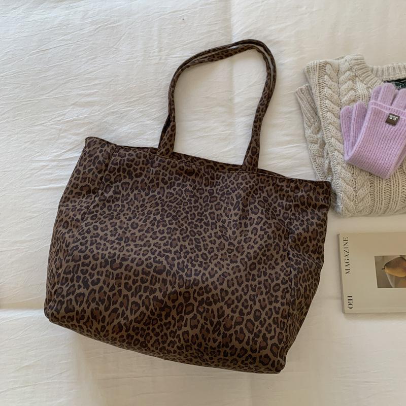 Сумка большой вместимости женская осень-зима 2025 новая универсальная простая на плечо большая сумка для отдыха для студентов на занятия тоут