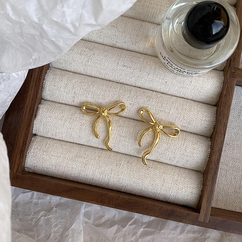 Simple Bow Stud Earrings Women's Niche Cold Wind Earrings Ins Fashionable and Versatile Design Earrings
