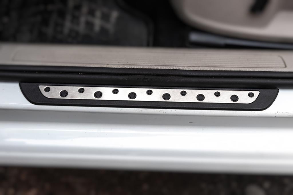 Накладки на пороги Flexill Dotline (4 шт, нерж) для Volkswagen Golf 7/E-Golf
