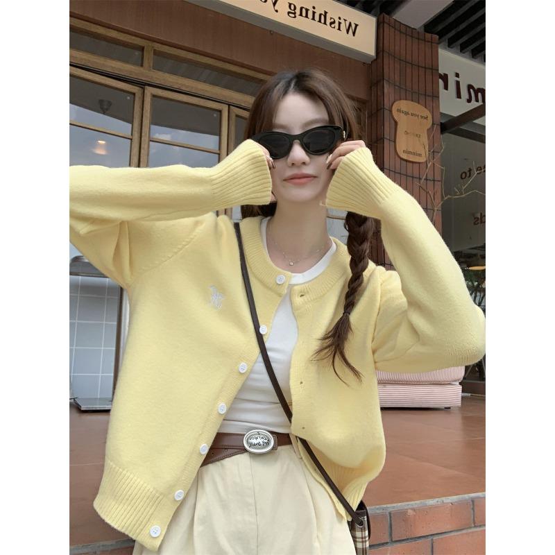 Autumn new loose embroidery crew neck button age-reducing knitted cardigan women's sweater high-end coat